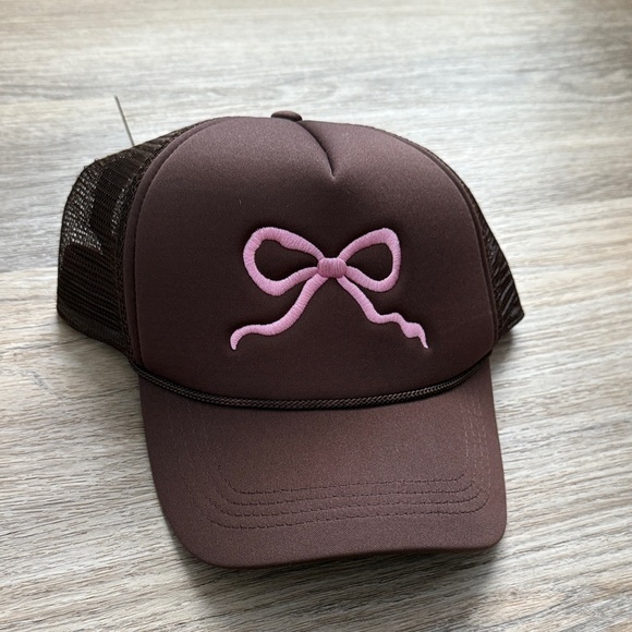 Pink Lily Accessories - Pink Lily Brown Trucker Hat with Pink Bow